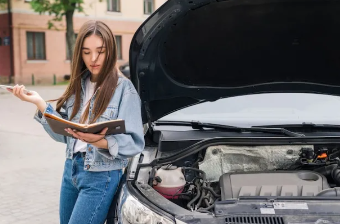 طريقة تنظيف محرك السيارة بدون أضرار