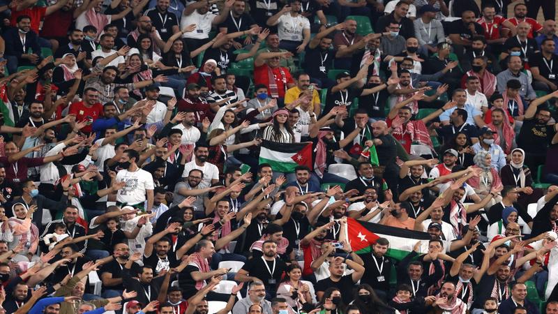 الجماهير الأردنية في قطر تساند المنتخب الوطني وتنظم الفعاليات التحفيزية 