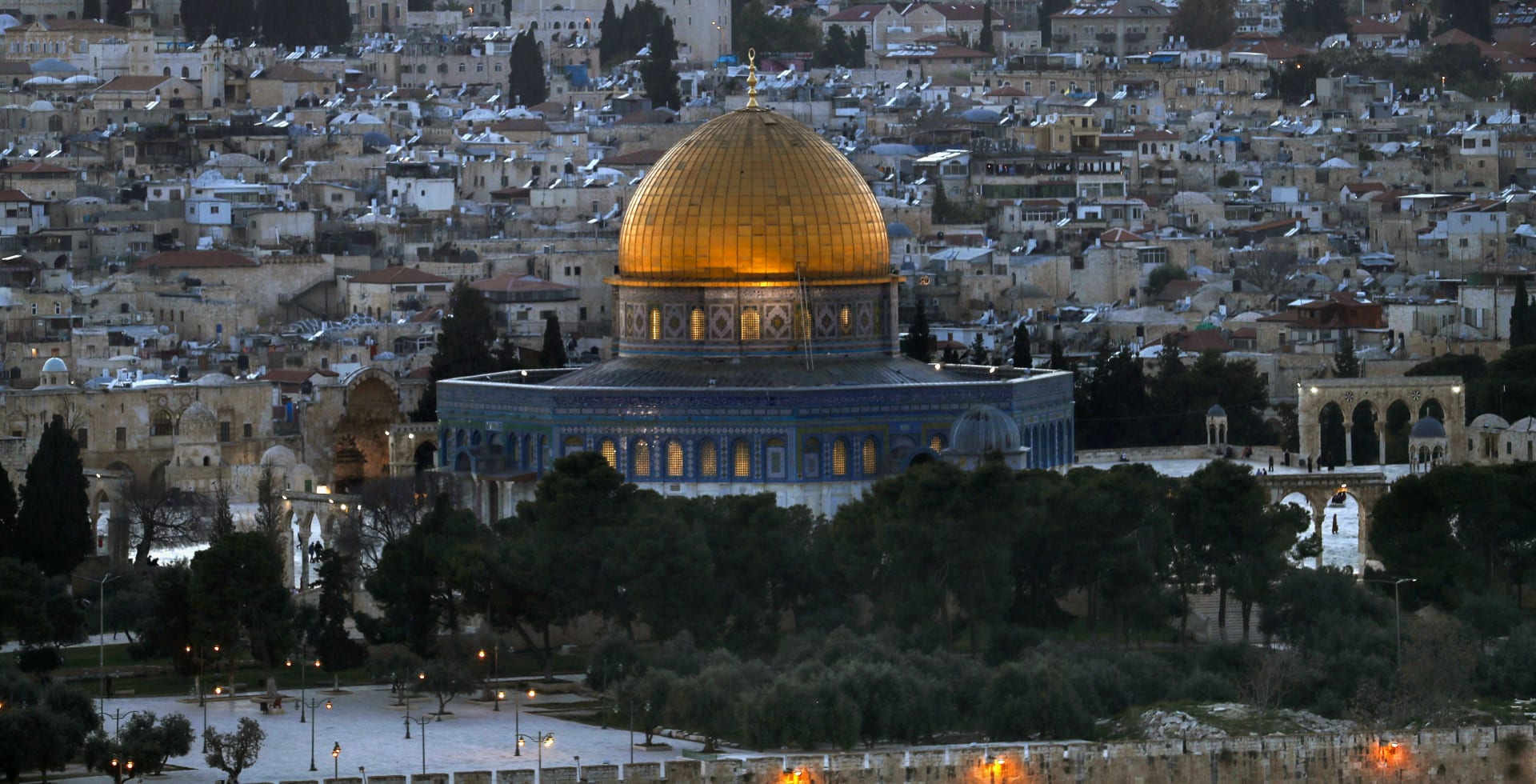 مفتي القدس: الاقتراب من المسجد الأقصى قد يكون شرارة تحرق العالم بأسره