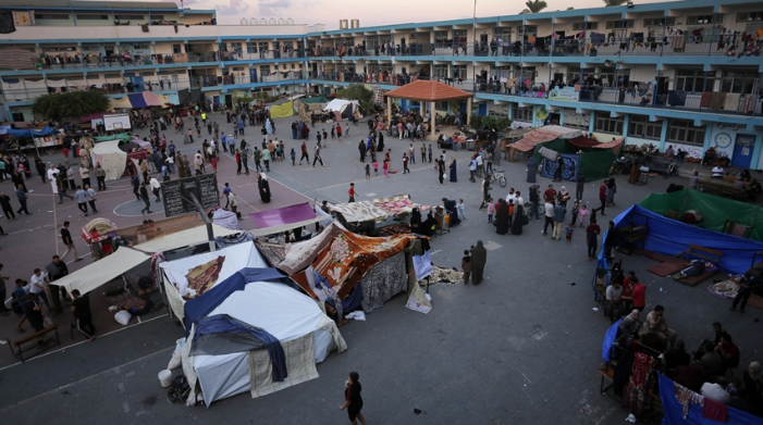 "أونروا": ملاجئنا بغزة مكتظة والكثير من النازحين ينامون بالعراء