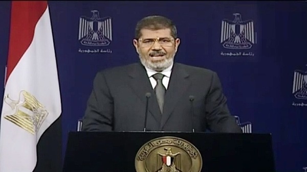 مرسي : لا بديل عن الشرعية وحياتي ثمناً للحفاظ عليها  ..  والجيش يرد