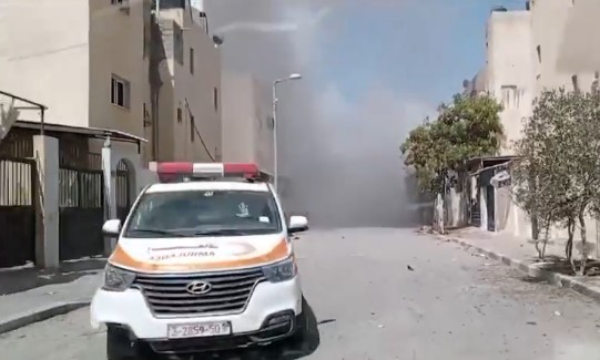 الدفاع المدني ينتشل شهيدين وجرحى بمدينة غزة