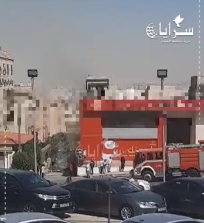 بالفيديو ..   حريق في احدى المحلات التجارية بطبربور 