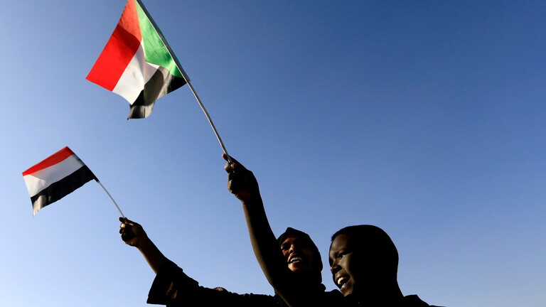 الخارجية السودانية تعلن أن السفراء الرافضين للانقلاب هم الممثلون للحكومة وقرارات البرهان غير شرعية 