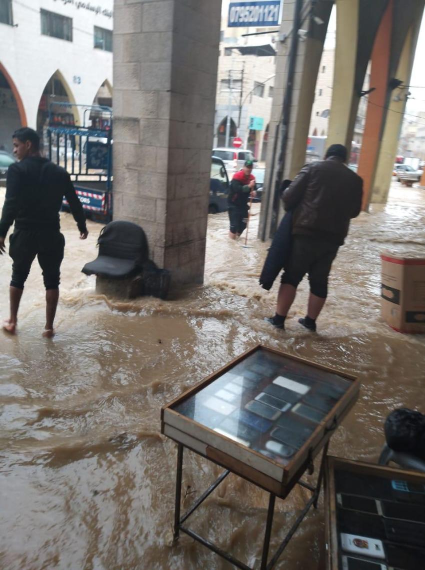 بعد كل المطالبات والمناشدات على ما حدث في وسط البلد ..  وزير الصناعة والتجارة لا يجيب على هاتفه