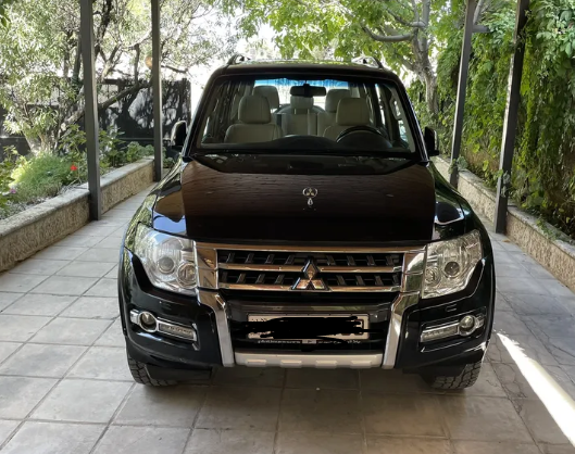 PAJERO 2016 BLACK/BEIGE INTERIOR. Excellent condition. CASH ONLY.