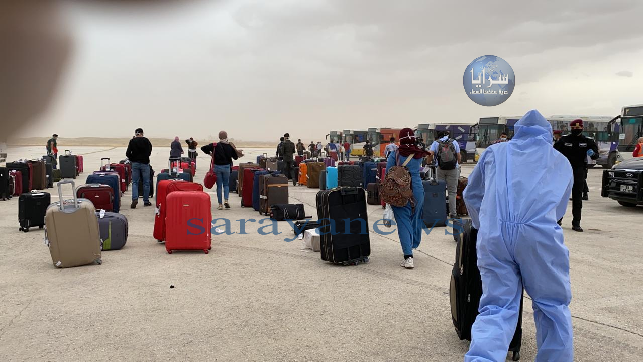 شاهدوا الصور الأولى للحظة وصول الطلبة الأردنيين القادمين من القاهرة