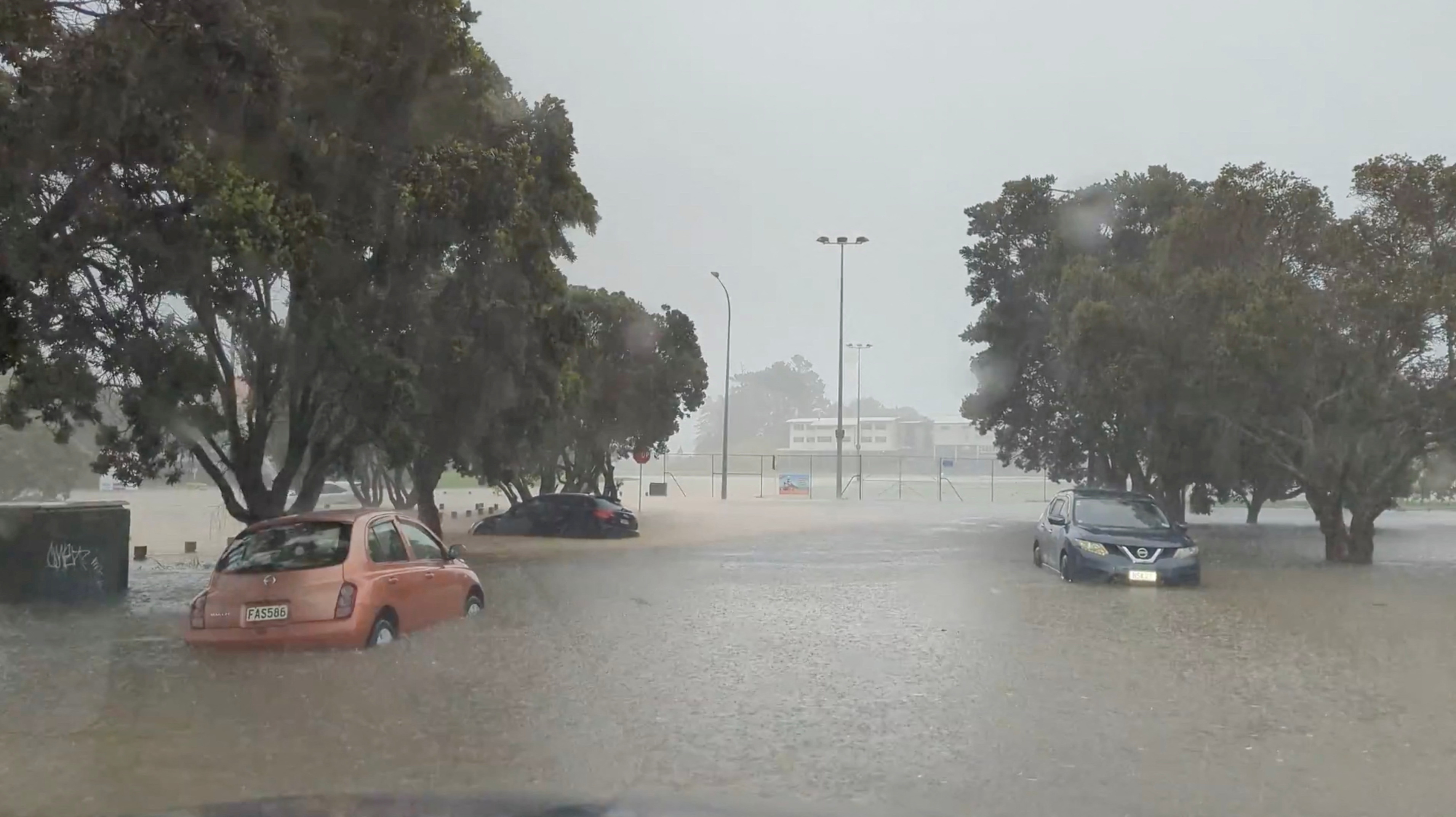 ضحايا وأضرار كبيرة بسبب أمطار غير مسبوقة في نيوزلندا