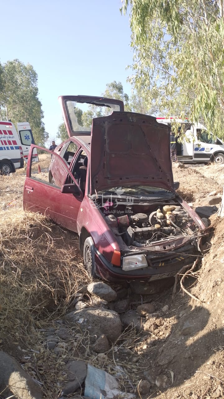 بالصور  ..  5 إصابات جراء حادث تدهور مركبة على طريق وادي العرب بالشونة الشمالية 