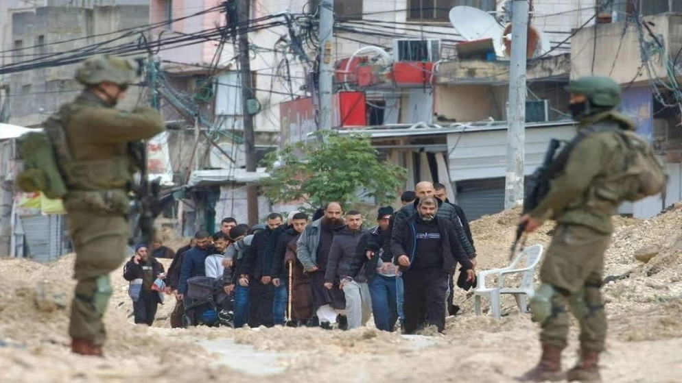 نزوح آلاف الفلسطينيين من مخيمي طولكرم ونور شمس