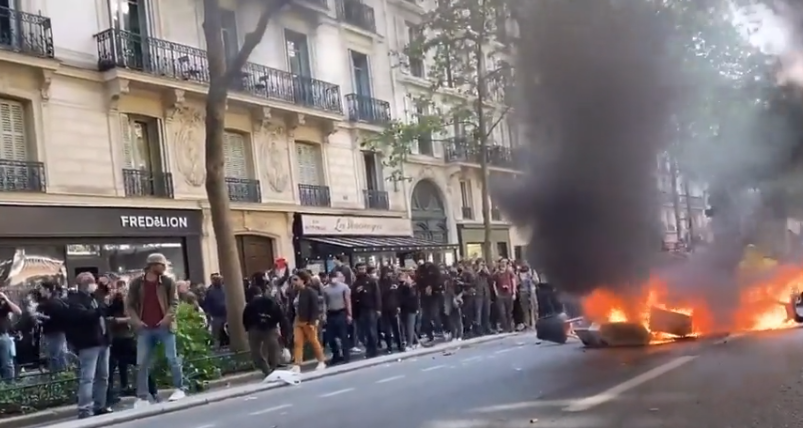 مظاهرات بعيد العمال في فرنسا ..  وإضرام النار في شوارع باريس