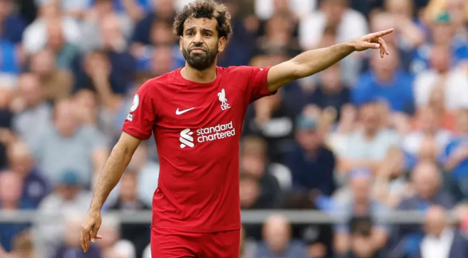 أسطورة إنجلترا يهاجم محمد صلاح