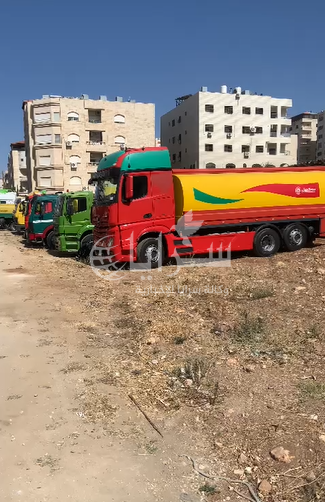 بالفيديو ..  اعتصام لأصحاب "صهاريج المحروقات" احتجاجًا على حصر توريد مادة السولار للدوائر الحكومية بـ 3 شركات فقط