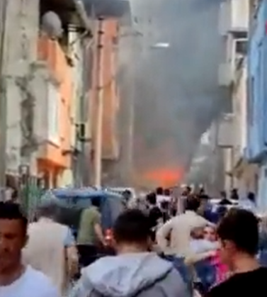 بالفيديو ..  تحطم طائرة في شارع بمدينة بورصة التركية