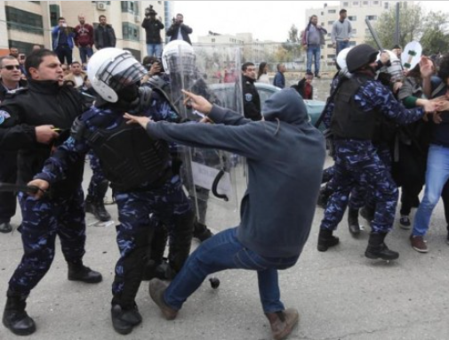 لماذا تمنع السلطة الفلسطينية أهالي الضفة من الاحتفال باتفاق وقف إطلاق النار بغزة؟ ..  تفاصيل قرار أشعل غضب الفلسطينيين 