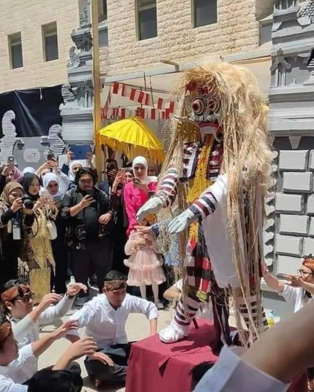 رئيس "اليرموك" لسرايا: سنتحقق من الطقوس التي قام بها طلبة وسيتم محاسبة المسؤولين عن التجاوزات "ان وجدت"