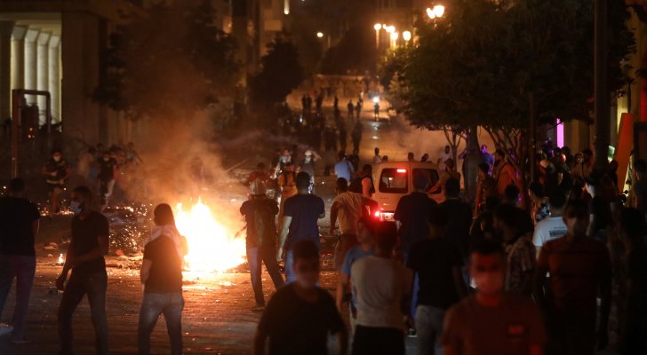 ليلة ساخنة في بيروت ..  مواجهات بين محتجين وقوات الأمن