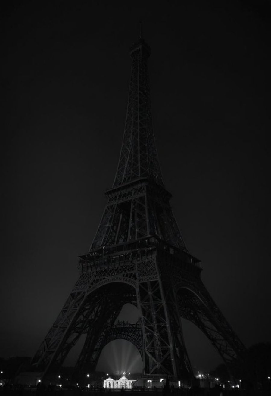 عاصمة "النور" تغرق في الظلام ..  انقطاع الكهرباء عن عدة أحياء في باريس 