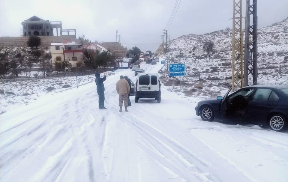 قطع طرقات ..  ثلوج وأمطار عنيفة بسبب العاصفة "دانييلا" في لبنان