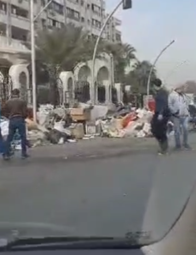 جامع الرفاعي في دمشق يدعو المواطنين لإرجاع المال المسروق - فيديو