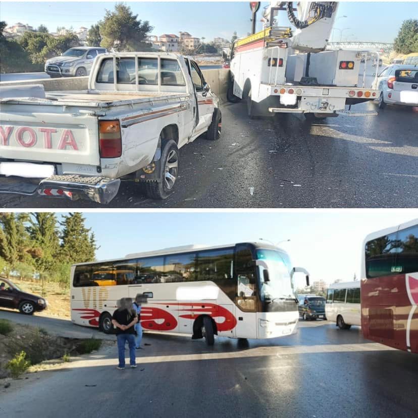 بالصور ..  أزمة خانقة على طريق المطار نتيجة حادث بين 3 مركبات 