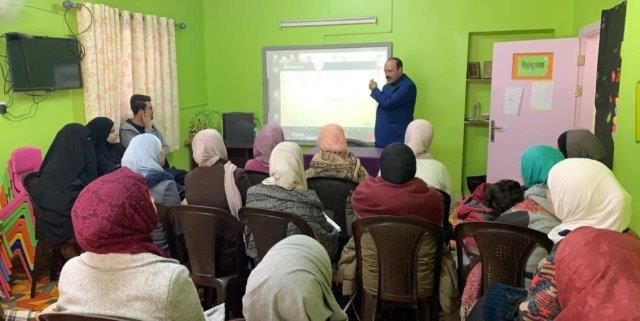 جامعة البترا تحاضر حول "تطويع أنشطة الطلبة لخدمة العلمية التعليمية" في مدارس الأفكار الراقية