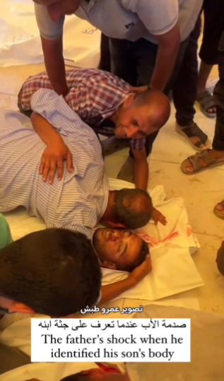 انهيار أب فلسطيني لحظة تعرفه على ابنه الشهيد  ..  فيديو 