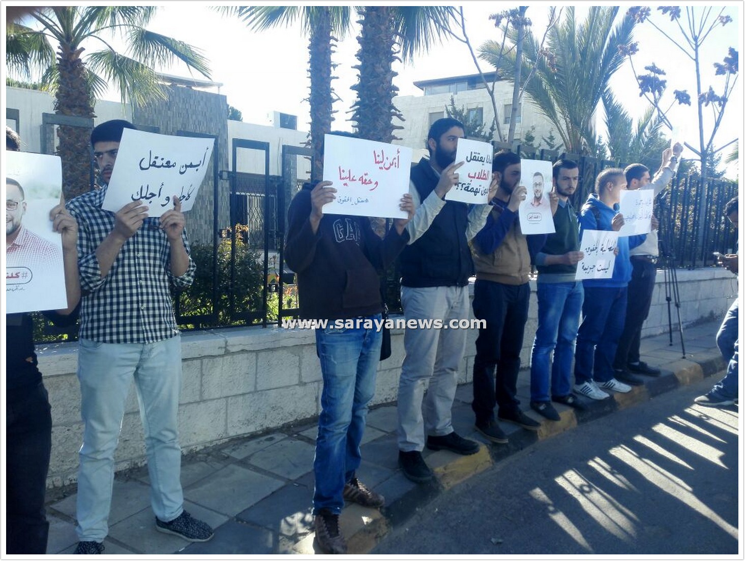 بالصور  ..  طلبة البوليتكنك يعتصمون امام المركز الوطني لحقوق الانسان للمطالبة بالإفراج عن "العجاوي"