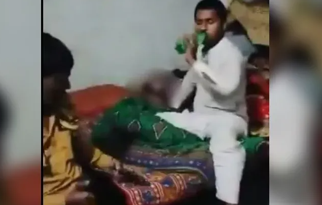 جريمة في باكستان ..  أخ يخنق أخته والأب يكافئه بزجاجة ماء