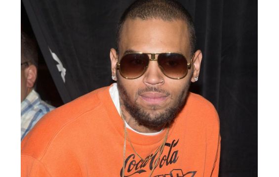  Chris brown يعتدي على رجل ويدخله المستشفى