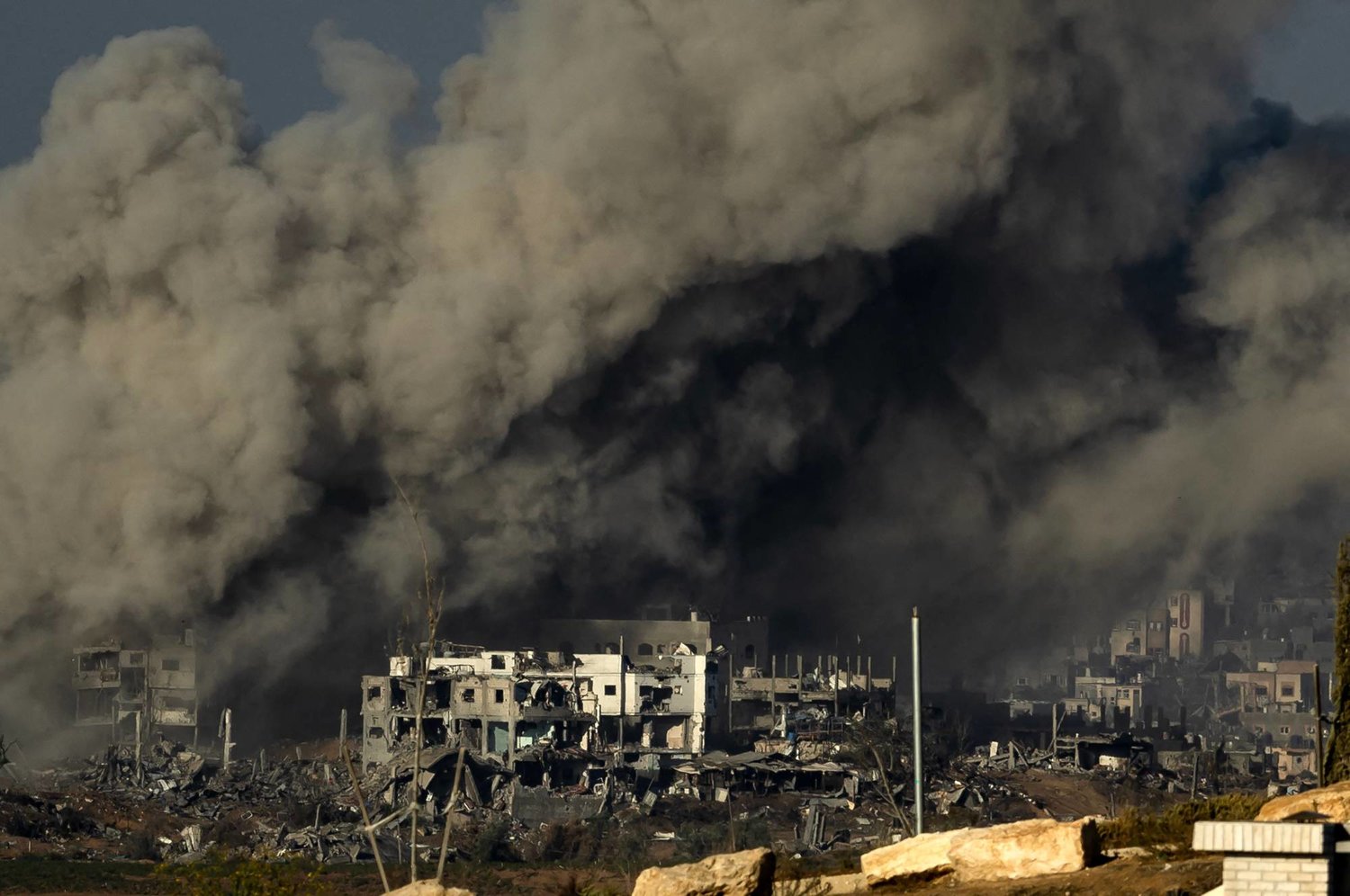 وسائل إعلام فلسطينية: قصف الاحتلال لم يتوقف منذ الليلة الماضية على معظم مناطق غزة 