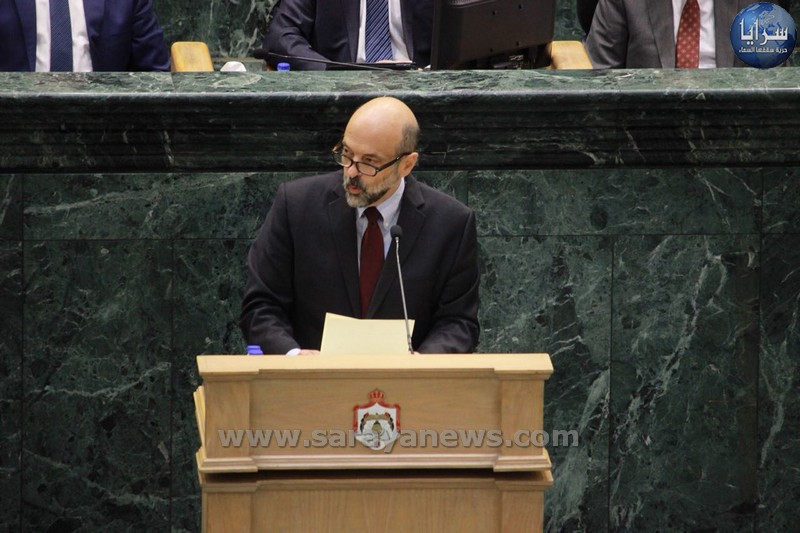 الرزاز: سنُحدّد السلع الأساسية لإعادة النظر بضريبة مبيعاتها  .. "تفاصيل"