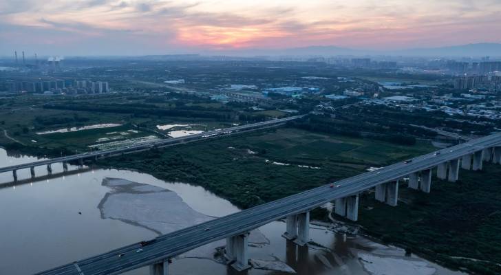مفقودون وقتلى بانهيار جسر في الصين - تفاصيل