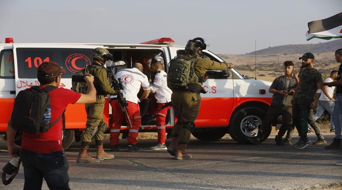 إصابة سائق فلسطيني بجروح خطرة برصاص قوات الاحتلال الإسرائيلي قرب حاجز عسكري غربي بيت لحم