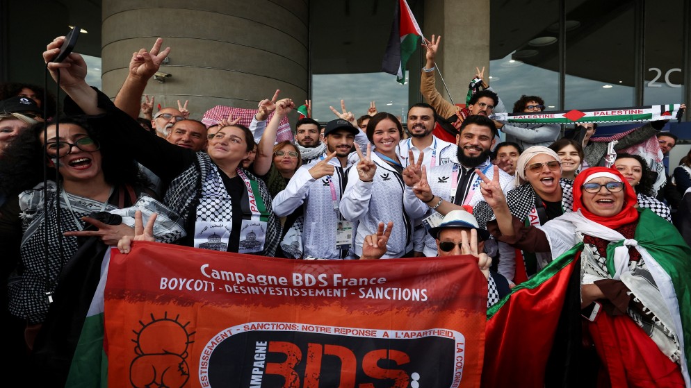 أولمبياد باريس: وصول البعثة الفلسطينية على وقع هتافات "تحيا تحيا فلسطين"