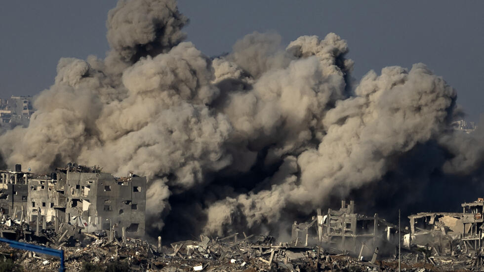 الاحتلال يواصل عدوانه على غزة لليوم 64 وسط مقاومة شديدة