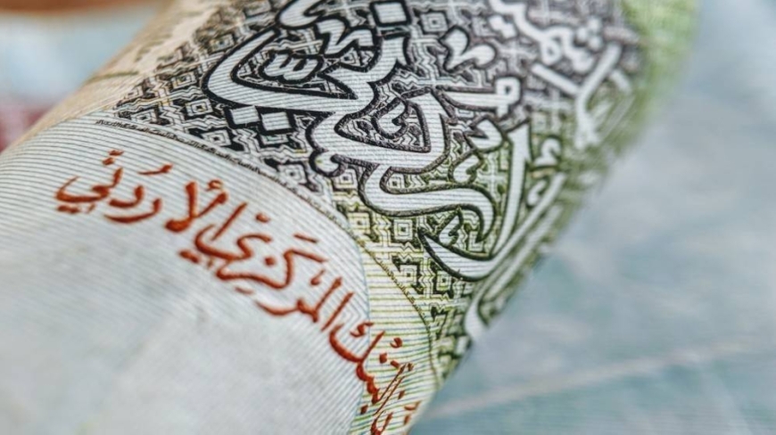 الأردن ..  44.2% نسبة عبء الدين الشهري لمقترضي البنوك من دخلهم