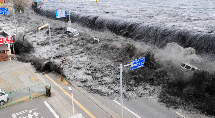 عقب زلزال مدمر ..  اليابان تعلق الرحلات و تحذر من خطر تسونامي في جزرها الجنوبية