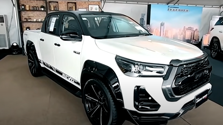 تويوتا تطرح نسخا جديدة من HILUX الجبارةتويوتا تطرح نسخا جديدة من HILUX الجبارة