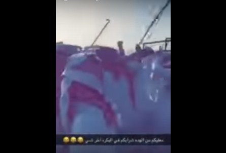 بالفيديو  ..  مشاجرة جماعية طاحنة بالعصي و السيوف بسبب "ناقة"