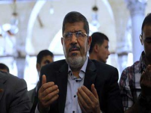 أول ليلة لمرسي في السجن ..  قرآن حتى مطلع الفجر