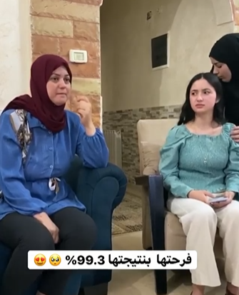 بالفيديو  ..  لقطات مؤثرة للحظة إعلان نجاح طالبة في التوجيهي بمعدل 99.3 