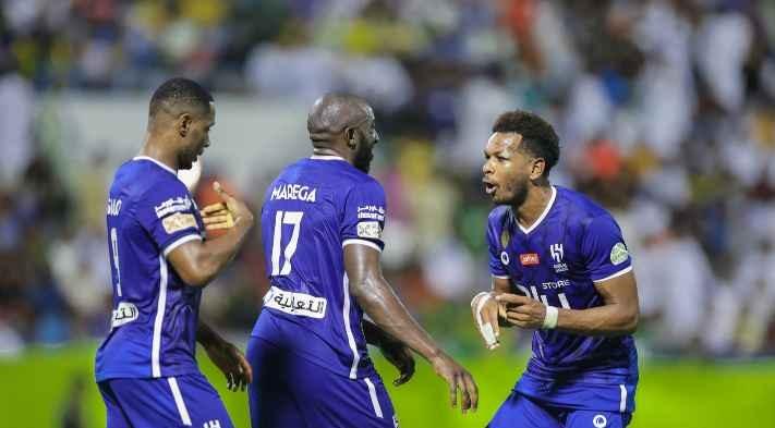 الهلال يهزم الخليج في افتتاح الدوري السعودي