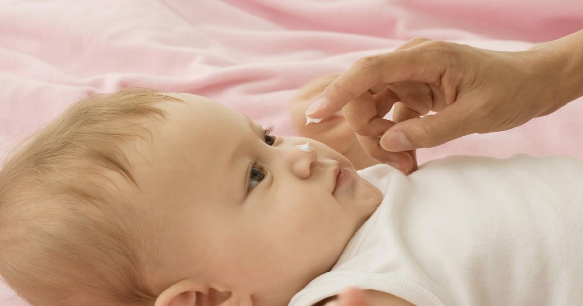 أمراض تسبب جفاف الجلد عند الرضع وإليكِ أبرز العلاجات