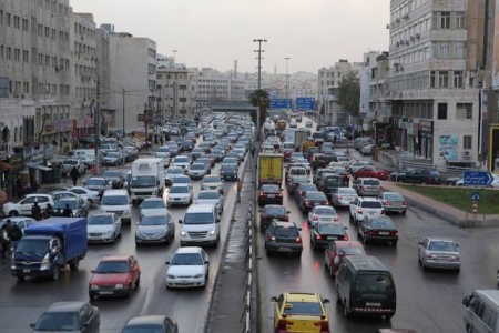 ازمة مرورية خانقة بشوارع العاصمة و30 حادث سير خلال ساعتين 