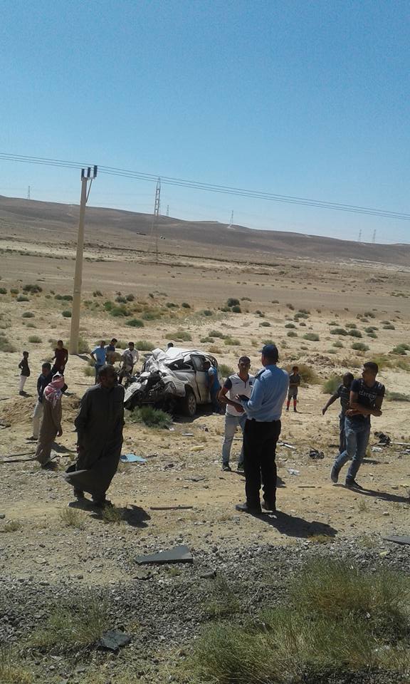 بالصور  ..  3 اصابات اثر حادث مروع على الطريق الصحراوي 