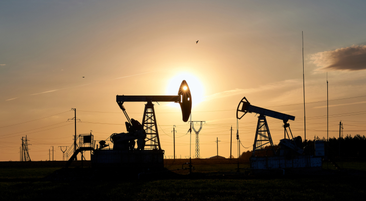 انخفاض أسعار النفط عالميا الاثنين
