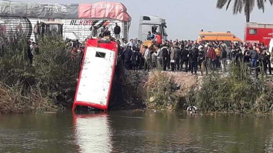 مجزرة في مصر ..  مصرع 18 شخصا وإصابة 16 آخرين في حادث انقلاب حافلة 