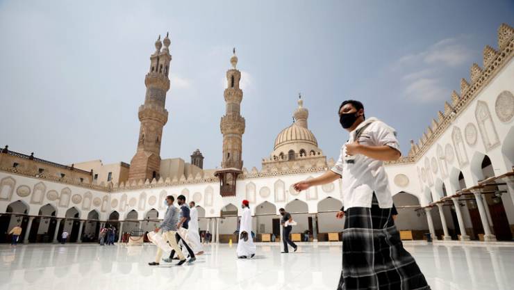 الأزهر يصدر فتوى حول الحقن بلقاح كورونا في نهار رمضان