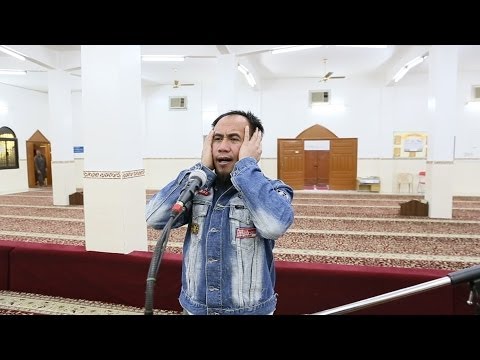 بالفيديو  ..  أذان "الحرم المكي" بصوت وافد "فلبيني"